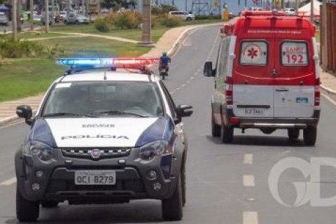 Idoso é esfaqueado no pescoço durante roubo em Cuiabá; suspeito foi preso