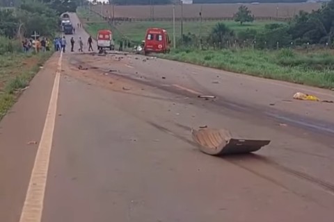 Colisão frontal entre caminhão boiadeiro e carro mata proprietário de restaurante em MT