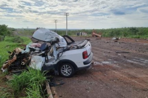 Motorista de Saveiro morre ao bater veículo contra caminhão em curva de rodovia estadual