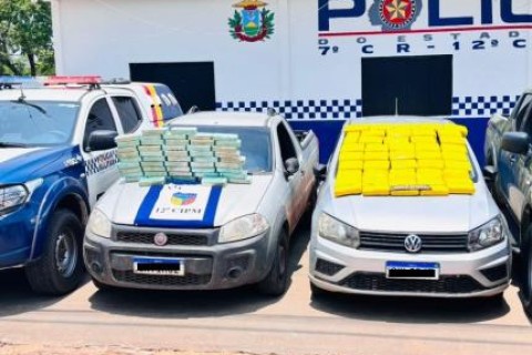 Dupla é presa com quase 100 tabletes de maconha e cocaína em veículos