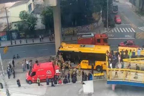 Acidente com BRT deixa ao menos 25 feridos no Rio de Janeiro