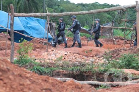 Polícia acha 3 corpos e investiga chacina em garimpo; vítimas tinham 16 e 17 anos