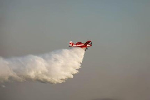 Governo já lançou 3,7 milhões de litros de água com aviões para combater incêndios