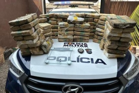 Trio é preso e 100 kg de 'supermaconha' apreendidos em ônibus e residência