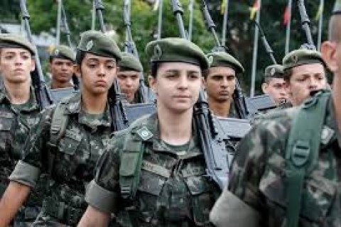 Mulheres poderão se alistar no serviço militar aos 18 anos