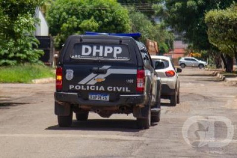 Homem é achado morto em rua  com várias marcas de tiros; polícia investiga