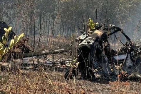 Avião de pequeno porte cai e mata duas pessoas