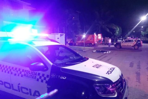 Jovem de 24 anos é morto a tiros em bairro