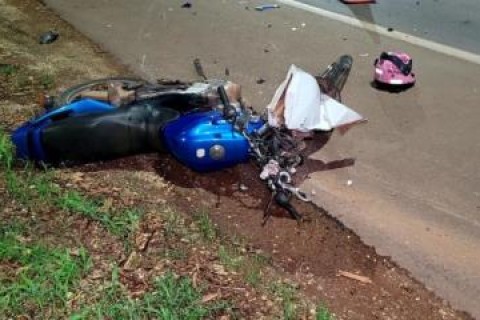 Homem de 40 anos morre em acidente entre carro e moto