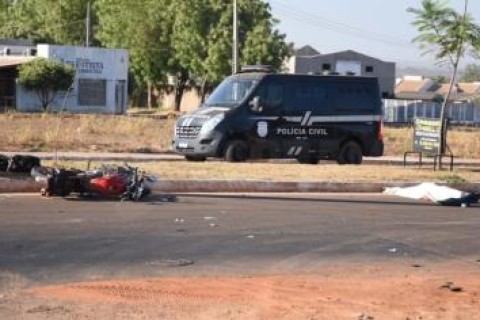 Pedreiro morre após colisão entre motocicleta e veículo de passeio