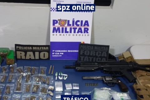 PM apreende drogas e simulacro de fuzil em Sapezal