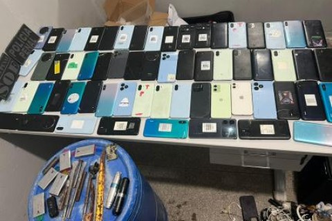 Policiais penais apreendem 65 celulares na Penitenciária Central do Estado