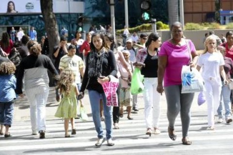 Desemprego cai para 6,8% no trimestre encerrado em julho