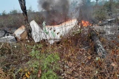 Vídeo - Testemunhas relatam que avião caiu em parafuso após 'explosão'