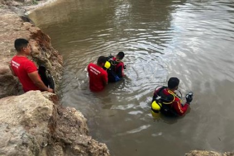 Jovem morre afogado após tentar tirar boi de lago em fazenda do interior