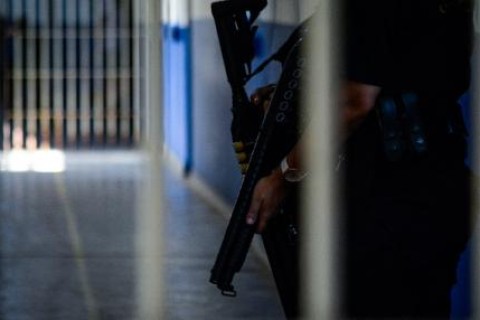 Facções ameaçam adolescentes para integrar o mundo do crime