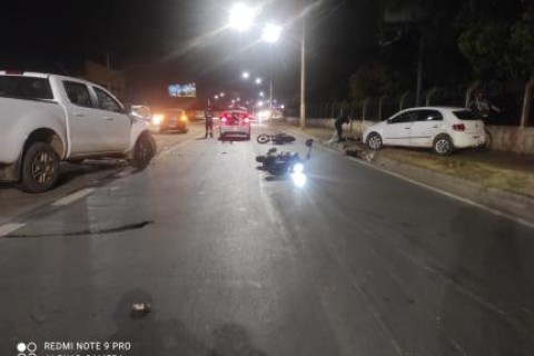 Dois homens ficam feridos em acidente entre duas motos em MT