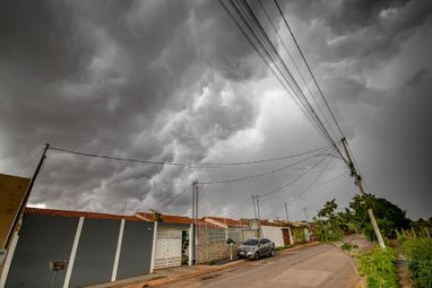 Calor intenso marca a sexta-feira de MT, mas chuvas ameaçam o fim de semana