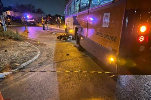 Jovem morre em grave acidente entre moto e ônibus em MT